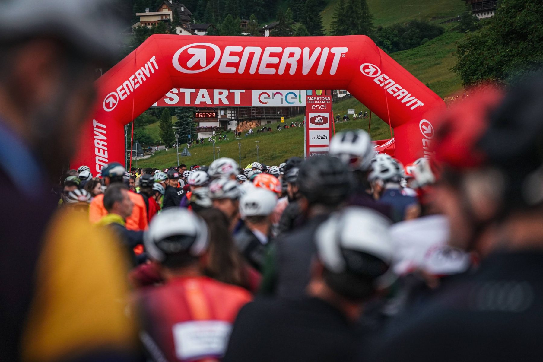 Verzamelen bij de start van de Maratona