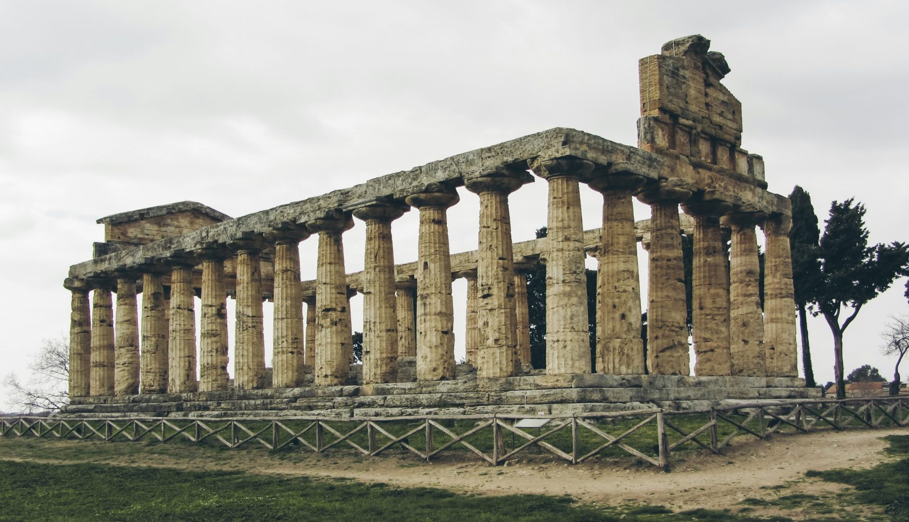 De Tempel van Athena in Paestum, die je kunt bezoeken tijdens één van de fietsvakanties in Italië.