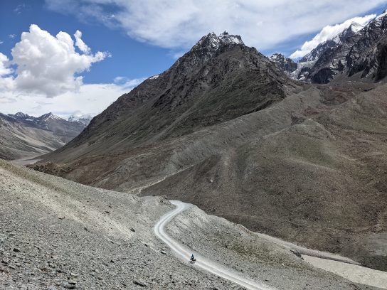 Fietsend door de Himalaya Myra de Rooy